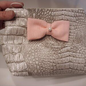 New Faux Leather alligator look Make-up bag travel pouch Beige Cream Pink Bow